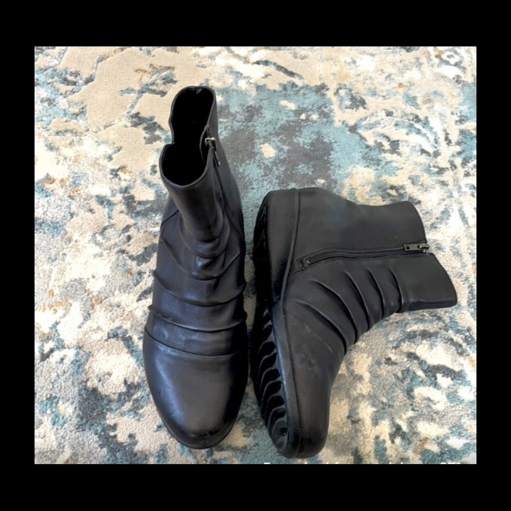11WW Women’s Leather Ankle Boots size 11WW